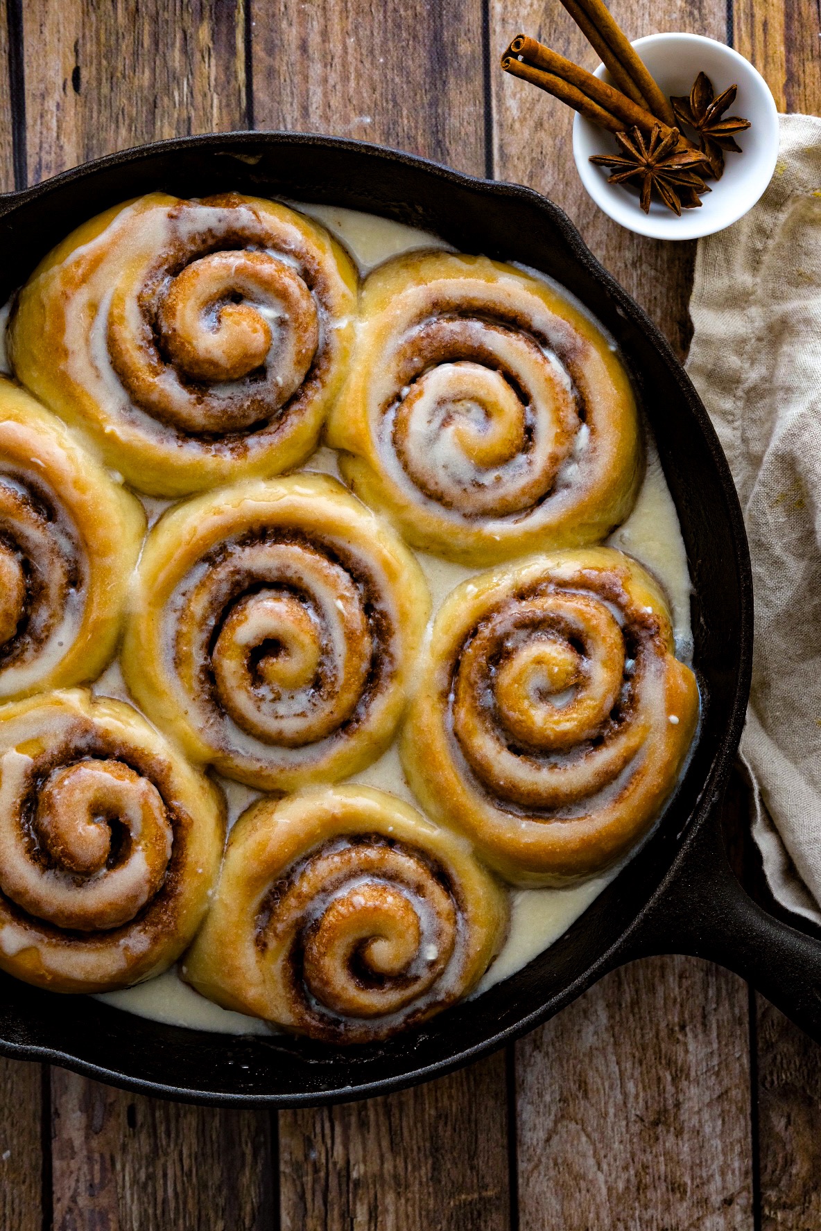 jumbo vegan cinnamon rolls