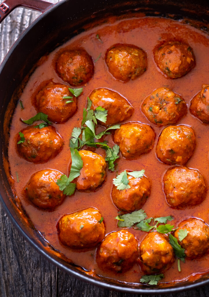 Roasted red pepper meatball curry