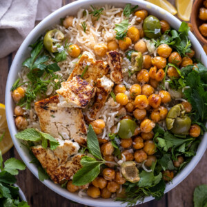 Baked rice with chickpeas and crispy tofu feta