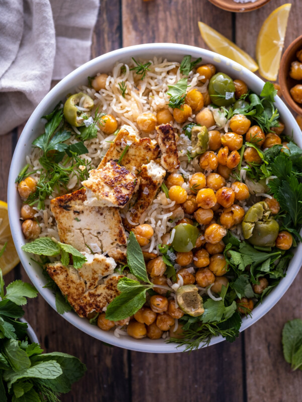 Baked rice with chickpeas and crispy tofu feta