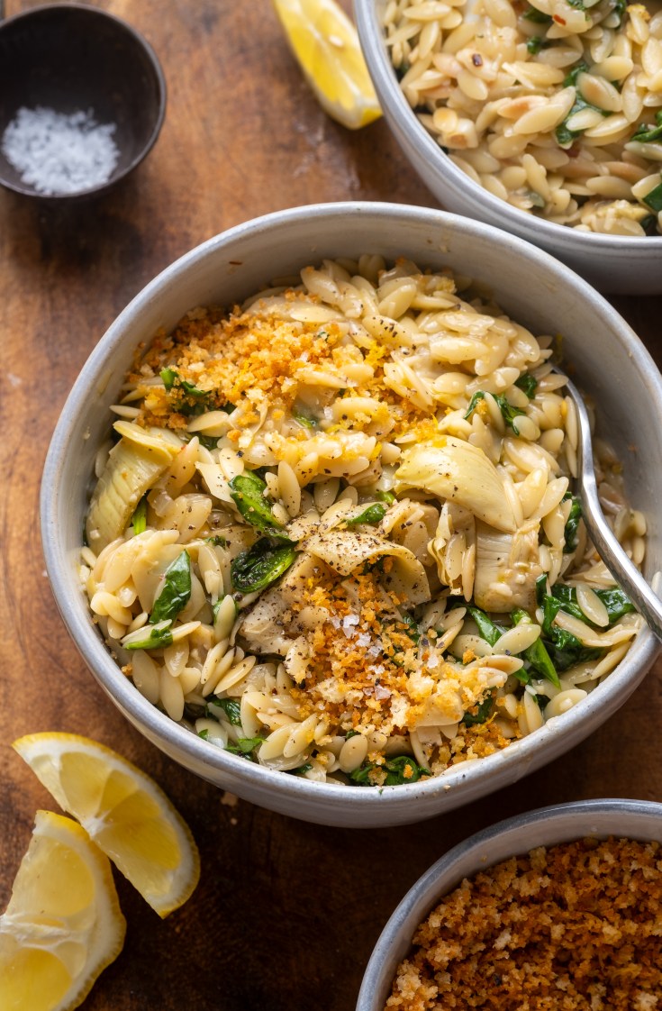 Spinach Artichoke Orzo with Lemony Breadcrumbs - Wandering chickpea
