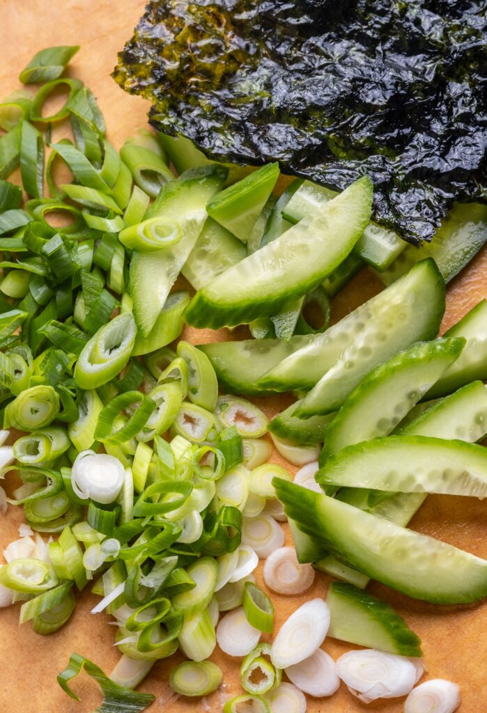 Spicy tuna sushi bowl toppings